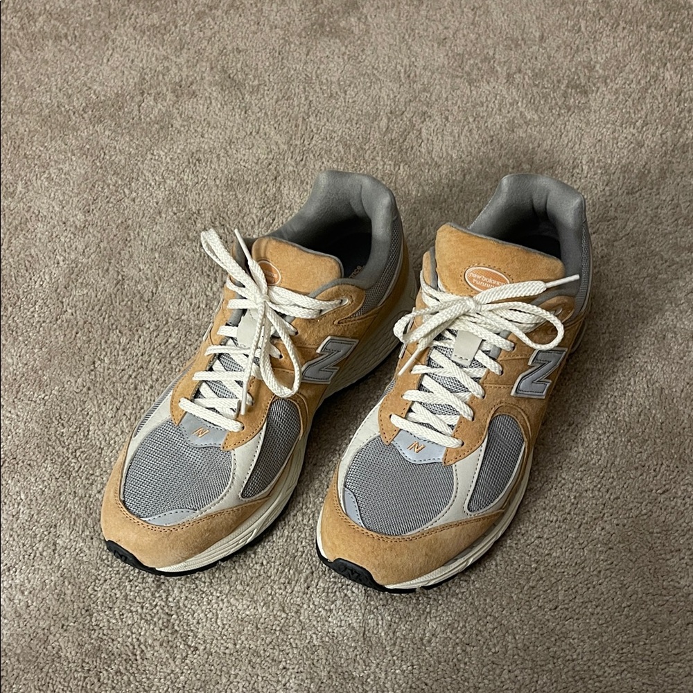 New Balance 2002R Men's Beige and Gray Sneakers 👟
